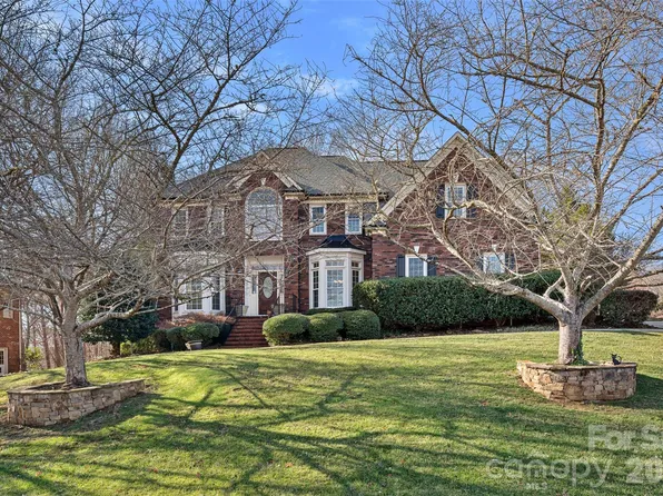 9806 Scheer Ct, Harrisburg, NC 28075