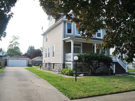 2nd image of 126 S 17th Ave E