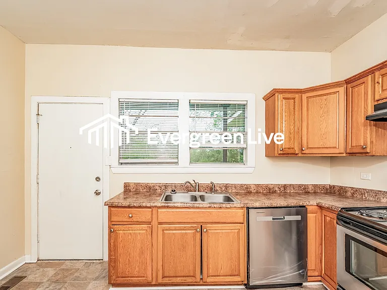 140 8th St NE — Photo 6