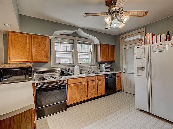 5th image of 1609 E Crittenden Ave