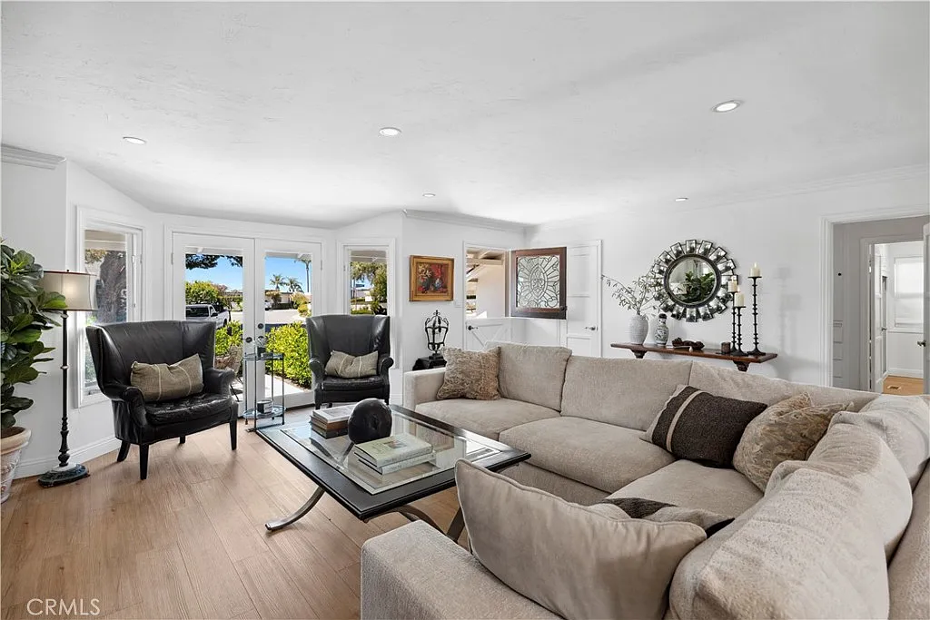 4 bed, 3.5 bath, 2463 sqft, $14,000 — Photo 3