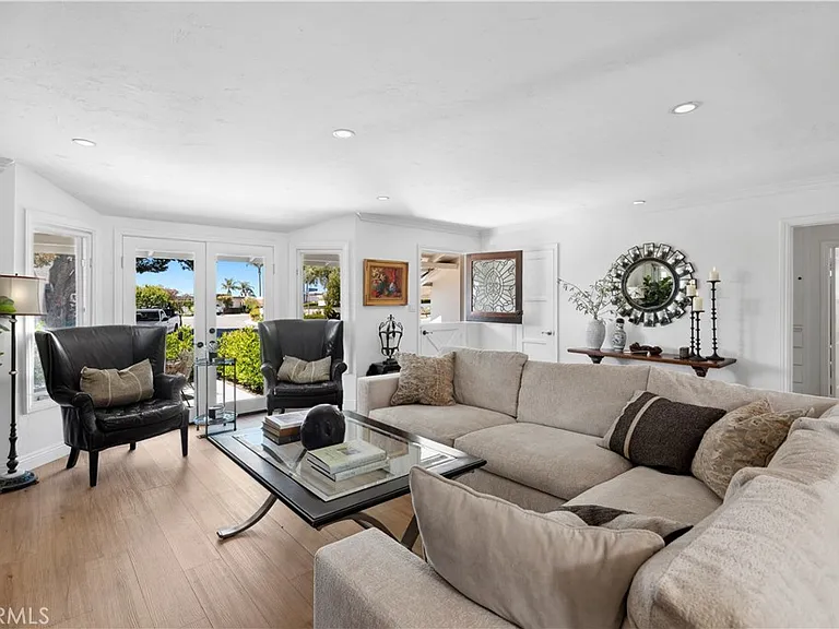 540 De Anza Dr — Photo 3