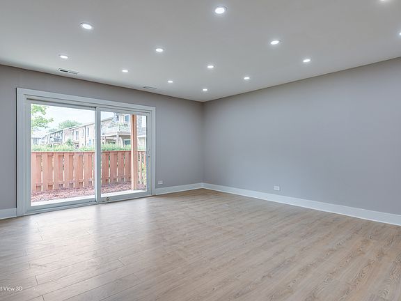 5th image of 4511 Kings Walk Dr APT 1B