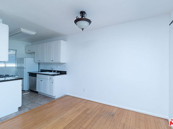 4th image of 20203 Cohasset St Unit 10