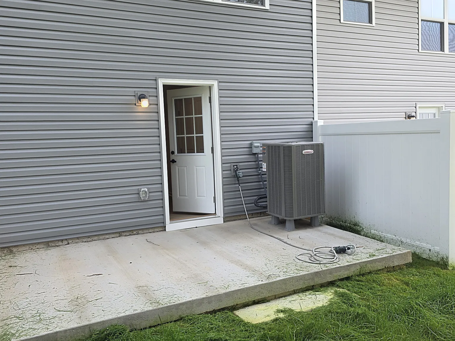 3 bed, 2.5 bath, 1557 sqft, $2,000 — Photo 4