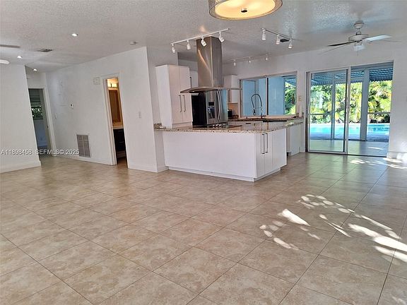 5th image of 1756 NE 38th St