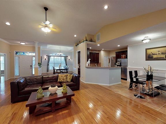 5th image of 221 Stone River Way