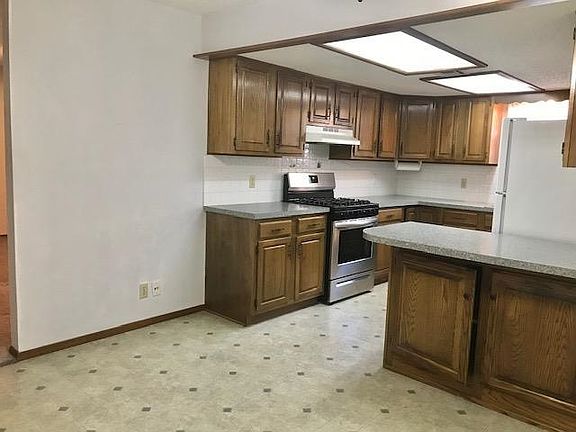 5th image of 302 Lora Ave