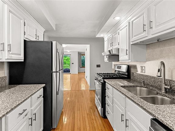 4th image of 56 Hawthorne St