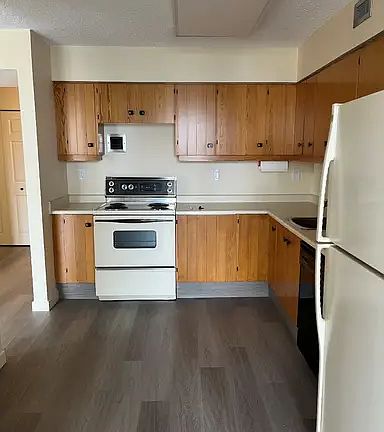 5th image of 10025 113th St NW #1002
