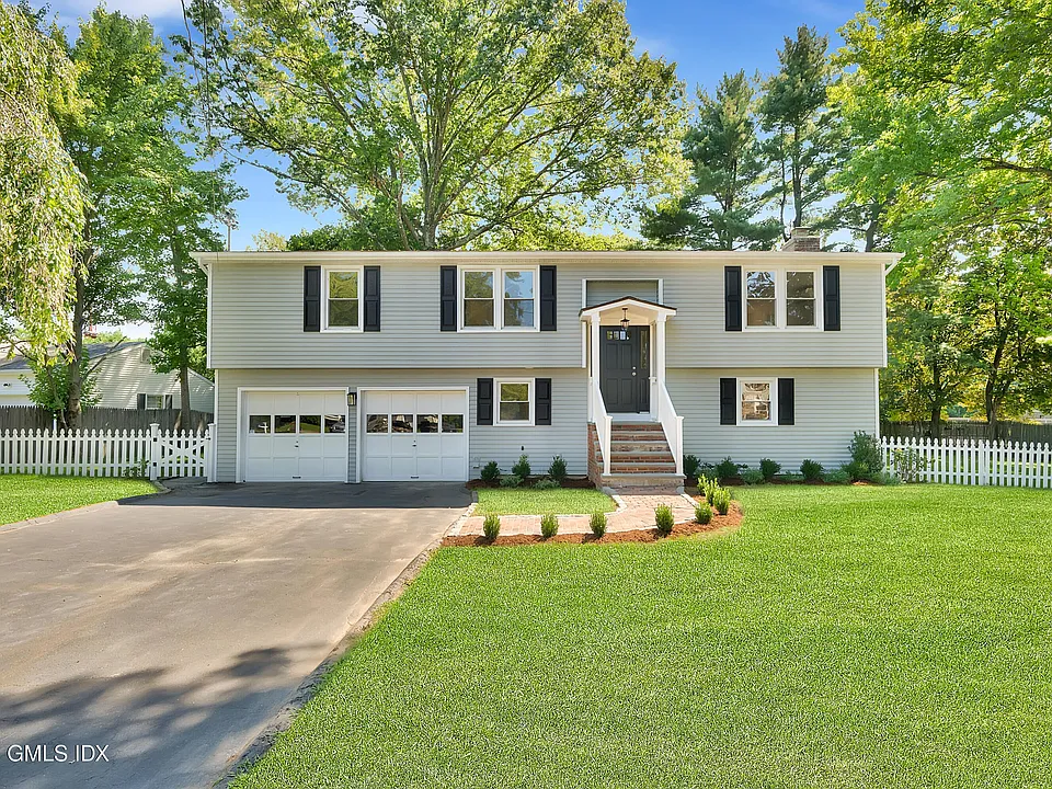22 Carrona Dr