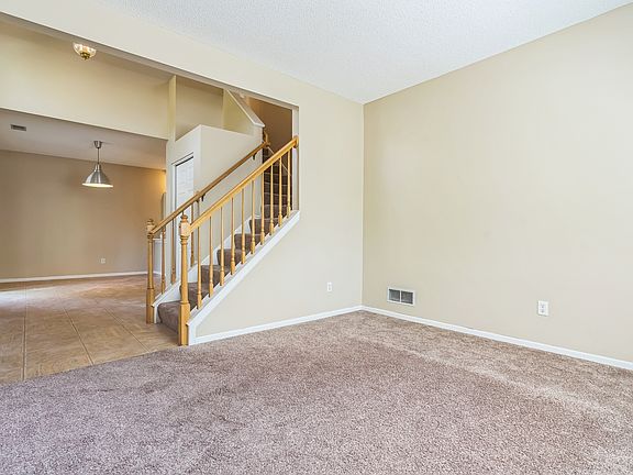 5th image of 577 Woodduck Dr