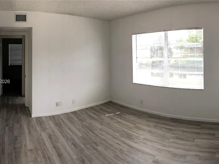 1027 Twin Lakes Dr #28-B — Photo 6