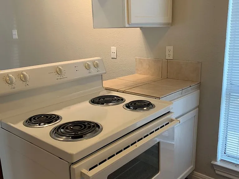 105 E 38th St #100-303 — Photo 7