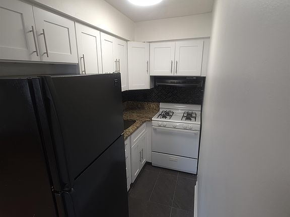 5th image of 4325 Meadowview Ave #204