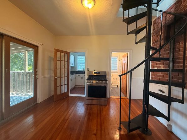 17 Evergreen St Floor 3