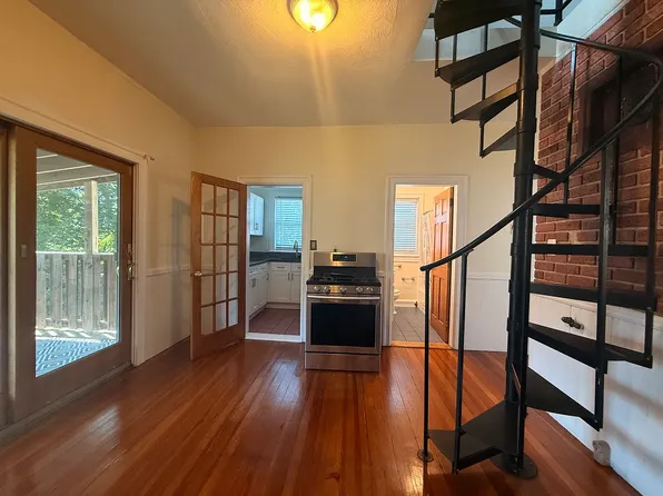 17 Evergreen St Floor 3, Providence, RI 02906