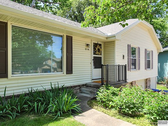3rd image of 814 Waterford Cir