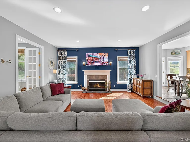 11 Dorian Way — Photo 12