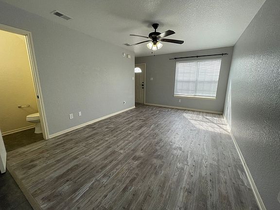 3rd image of 1607 Dugger Cir APT A