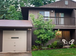 7435 Creekwood Ct #12B, North Royalton, OH 44133