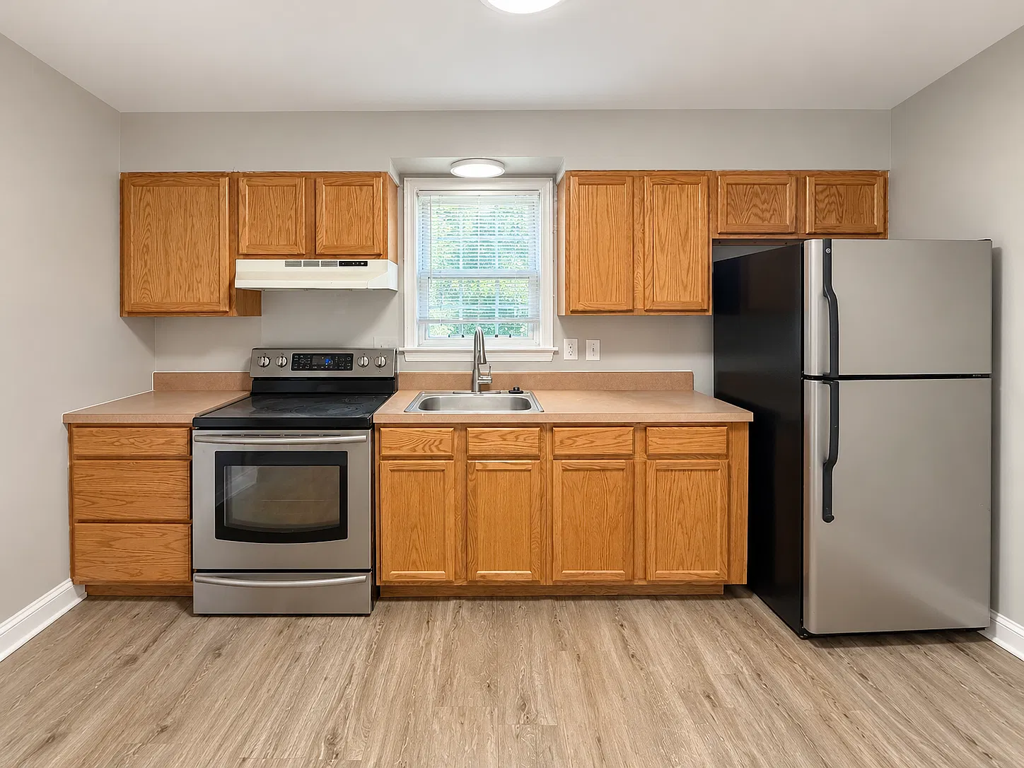 5 bed, 2.5 bath, 1266 sqft, $3,100 — Photo 3