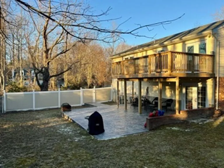 1013 Eastern View Dr — Photo 3