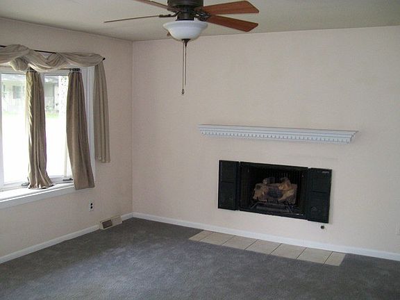 5th image of 25341 W Greenview Ave