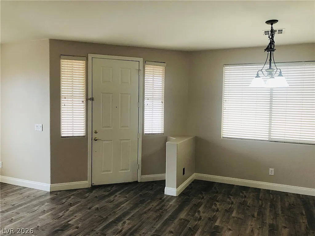 3 bed, 2.0 bath, 1795 sqft, $1,980 — Photo 4