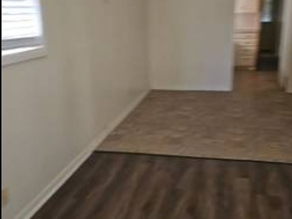 4th image of 323 W 9th Ave