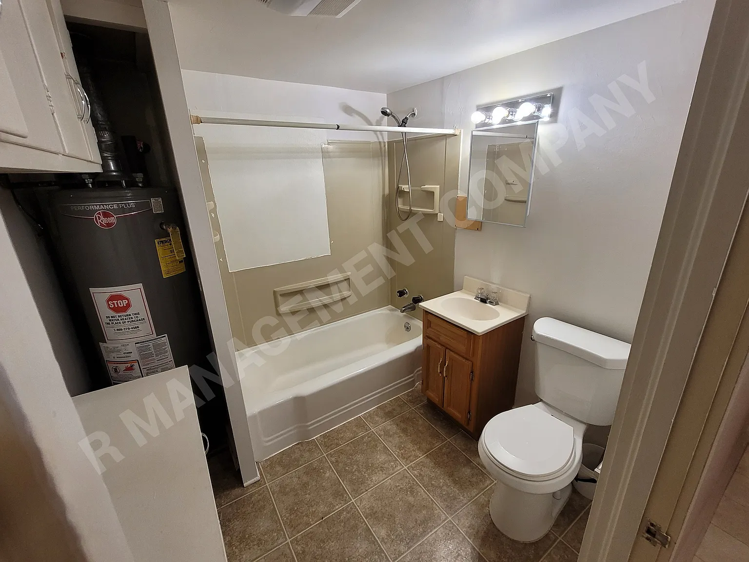 2 bed, 1.0 bath, 779 sqft, $895 — Photo 4
