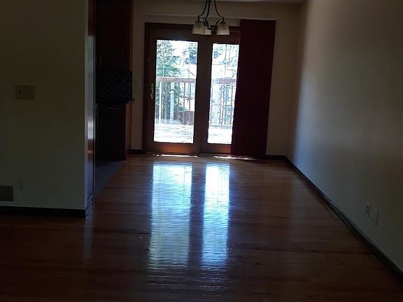 3rd image of 3264 Hamlet Dr