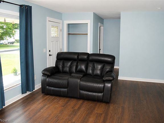 5th image of 210 Oakdale Dr