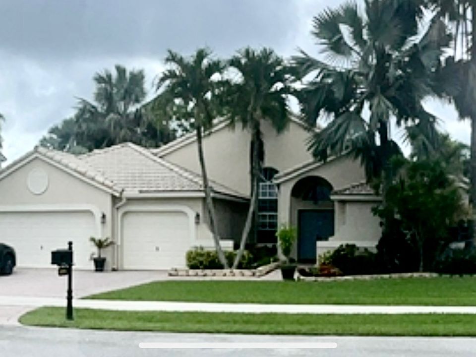 Private pool home, 3 car garage, 3 full bathrooms, 4 bedrooms . move in before summer ends!