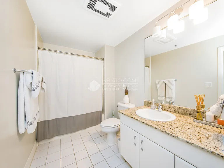 250 King St #652 — Photo 19