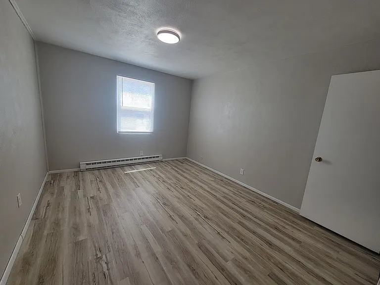 Pekin Place Apartments — Photo 15