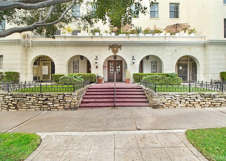 1st image of 855 S Serrano Ave APT 32A