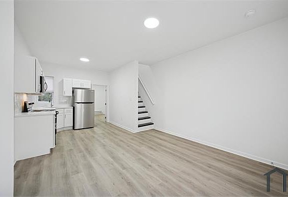 3rd image of 4453 N Gratz St