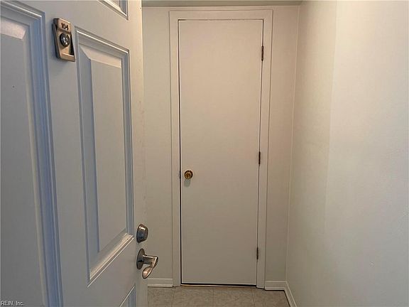 3rd image of 1004 Autumn Woods Ln APT 104