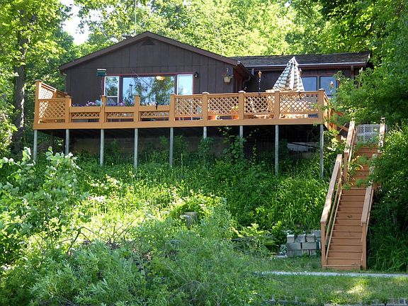 3rd image of 694 Valley Dr