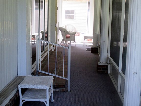 48 foot screened room
