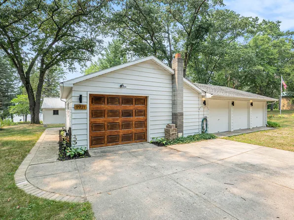 9971 Lake Dr, Bitely, MI 49309