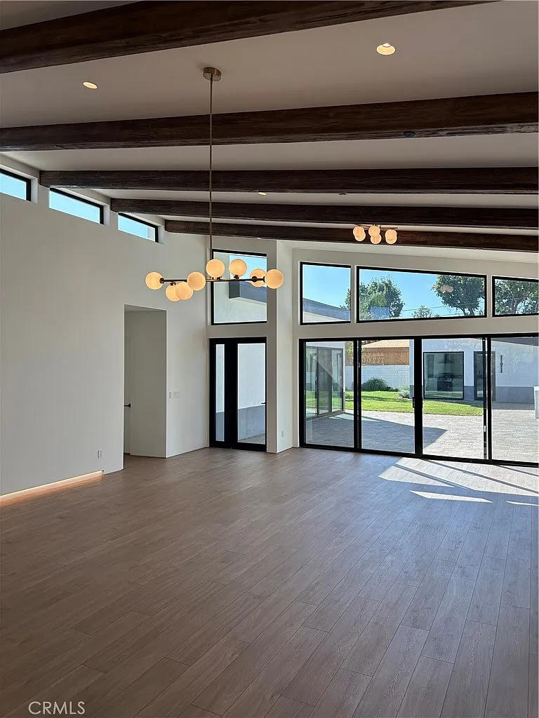 3 bed, 1975 sqft, $7,150 — Photo 4