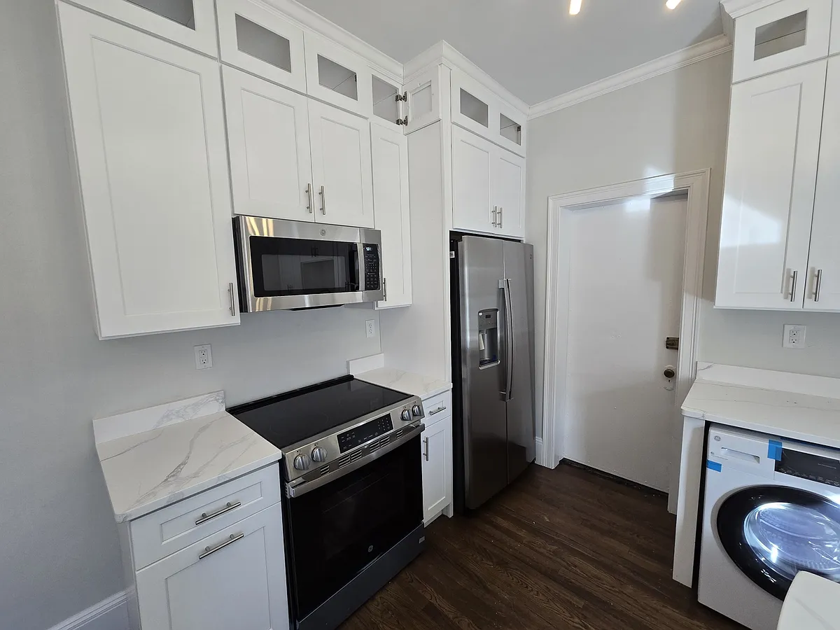 Building Photo - 369 Tappan St
