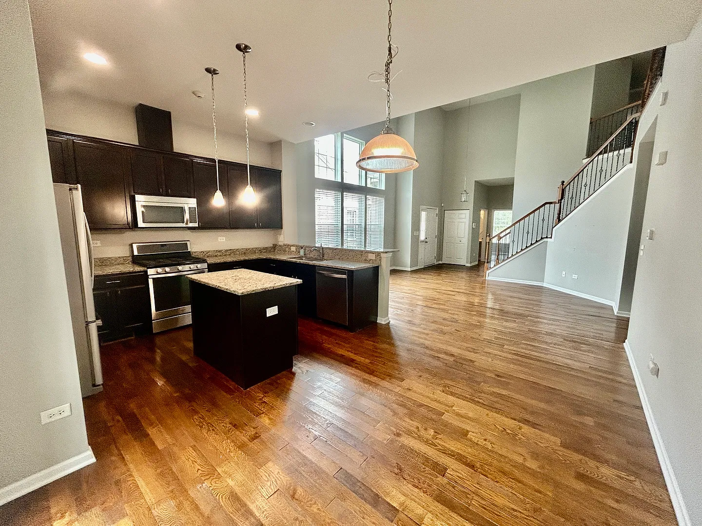 3 bed, 2.5 bath, 2137 sqft, $3,500 — Photo 3