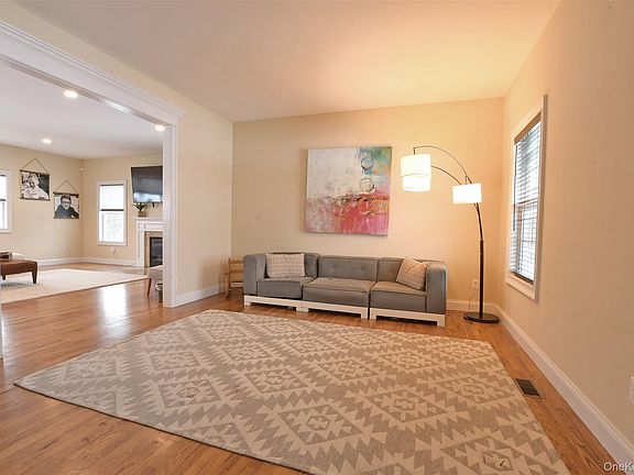 2nd image of 5 Dogwood Lane