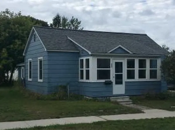 209 N East St, Cheboygan, MI 49721