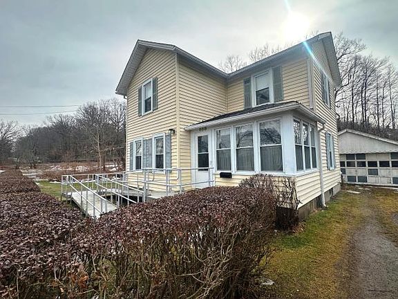 2nd image of 558 Oakland Dr