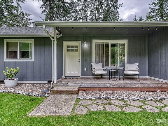 4th image of 131 NE Santa Maria Lane