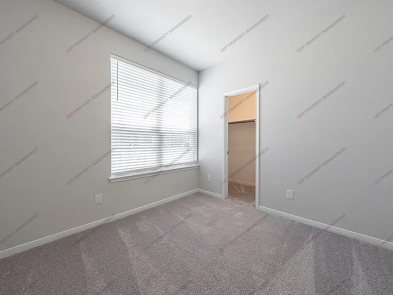 711 Friars Landing Dr — Photo 4